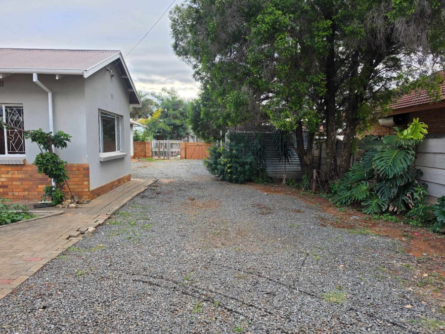 To Let 3 Bedroom Property for Rent in Rhodesdene Northern Cape